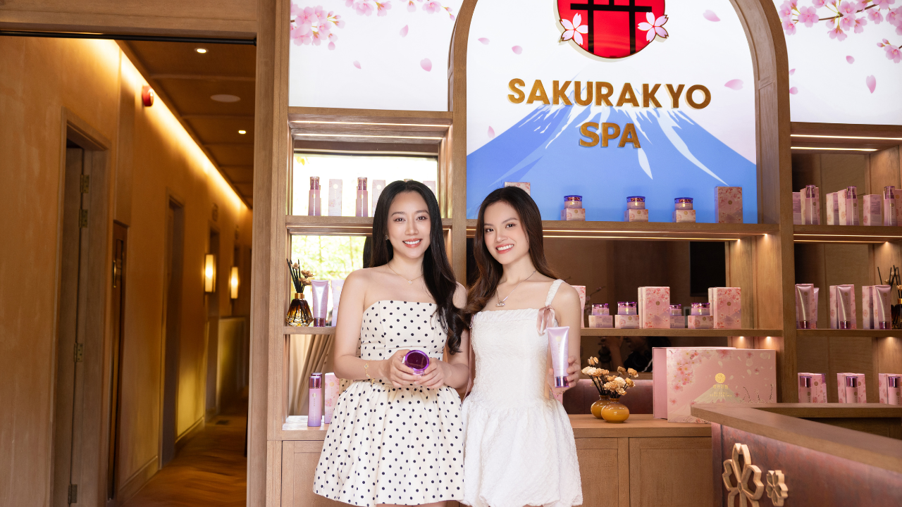 Du khách ghé thăm Sakurakyo Spa và tham gia những buổi trị liệu, chăm sóc da
