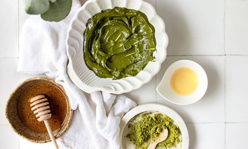 Mặt nạ trị mụn từ bột trà xanh