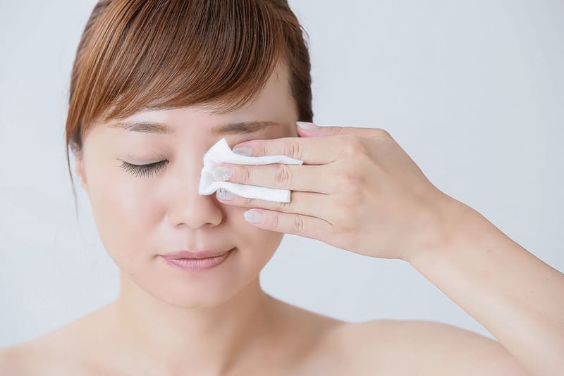 Tại sao da nhạy cảm cần tẩy trang?