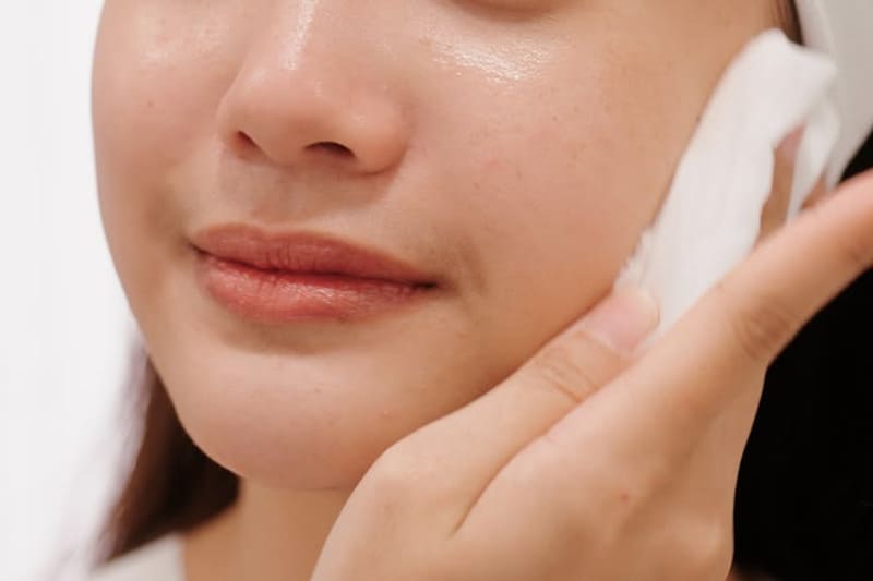 Bà bầu dùng tẩy trang được không?