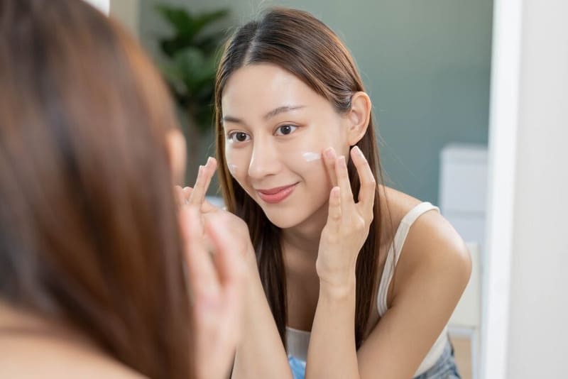 Nên sử dụng kem chống nắng mấy lần 1 ngày?