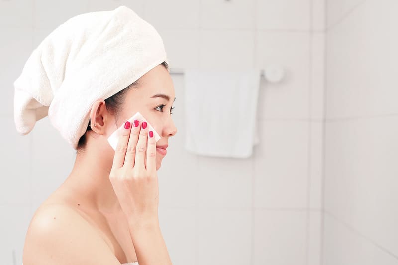 Nước hoa hồng có tẩy trang được không