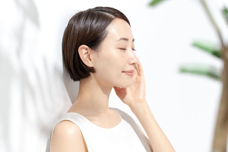 Tại sao nên bôi kem chống nắng trước kem nền?