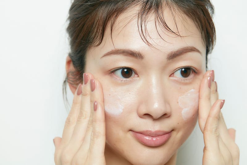 cách thoa lại kem chống nắng