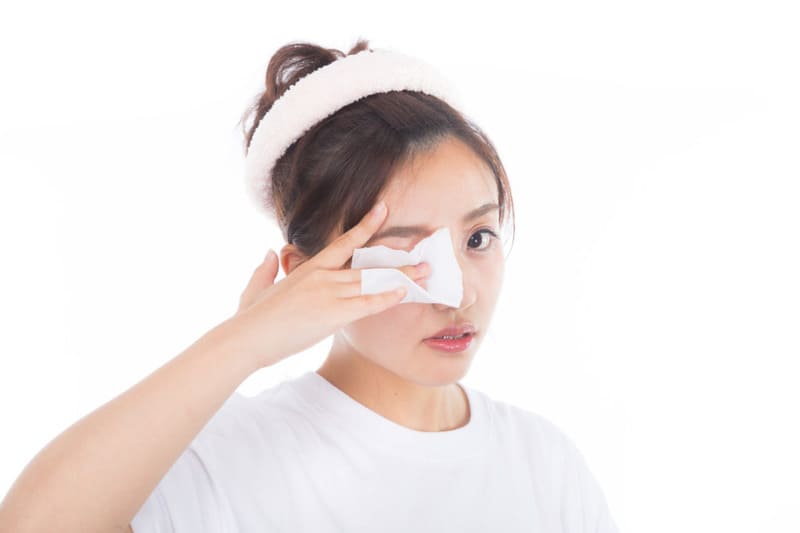 Cách thoa lại kem chống nắng giữa ngày