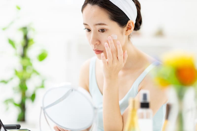 Đắp mặt nạ hỗ trợ cho những bước dưỡng tiếp theo