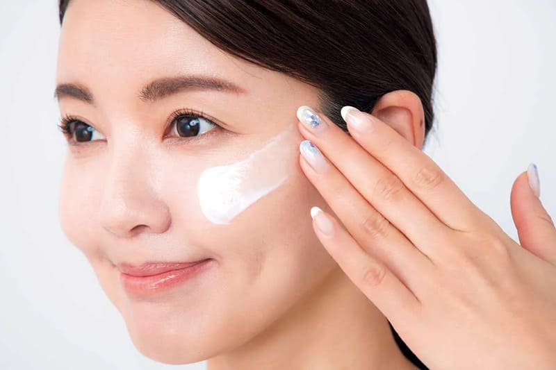 dưỡng ẩm sau khi đắp mặt nạ